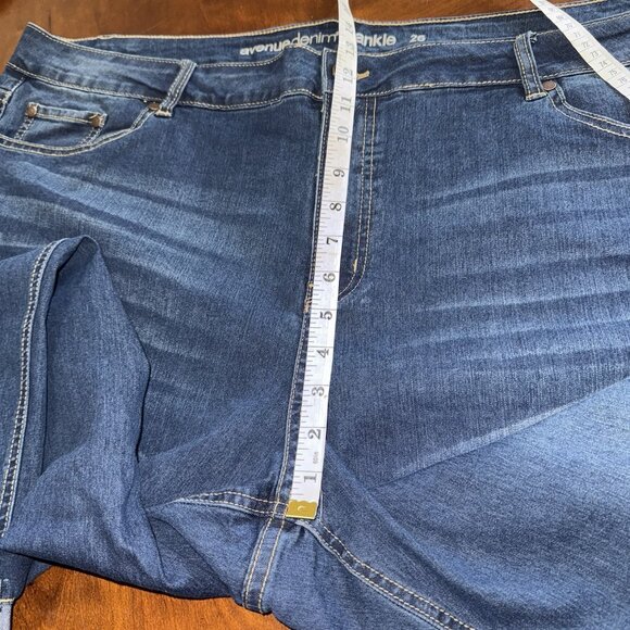 NEW Avenue Women’s Ankle Jeans Blue Plus Sz 26 High Rise Floral Embroidered - Picture 6 of 13